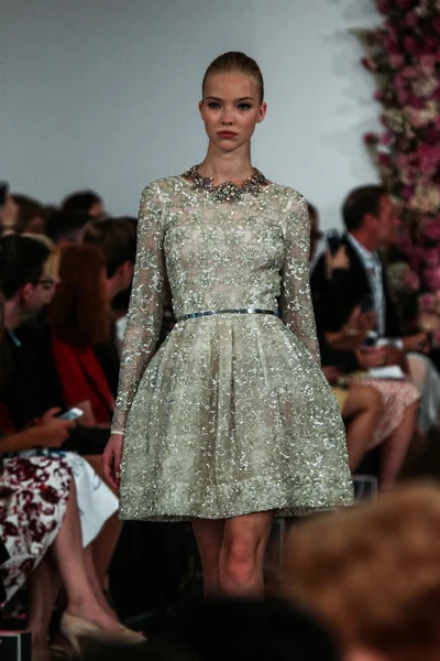 Oscar De La Renta modeshow tijdens de Mercedes-Benz Fashion Week — Stockfoto