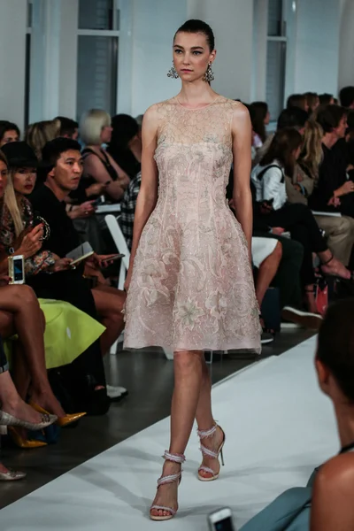 Oscar De La Renta modevisning under Mercedes-Benz Fashion Week — Stockfoto