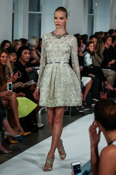 Oscar De La Renta desfile de moda durante Mercedes-Benz Fashion Week — Fotografia de Stock