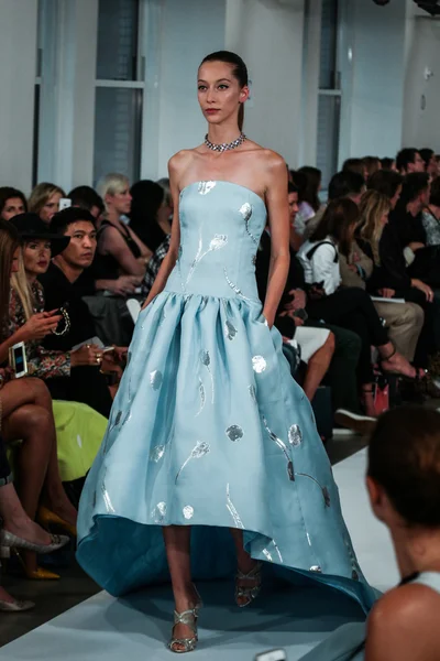 Défilé Oscar De La Renta lors de la Fashion Week Mercedes-Benz — Photo