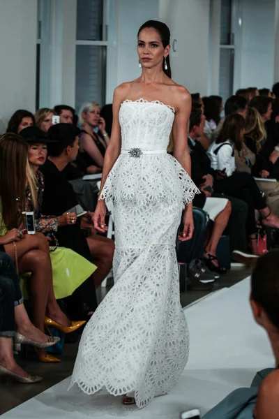 Oscar De La Renta pokaz mody podczas Mercedes-Benz Fashion Week — Zdjęcie stockowe