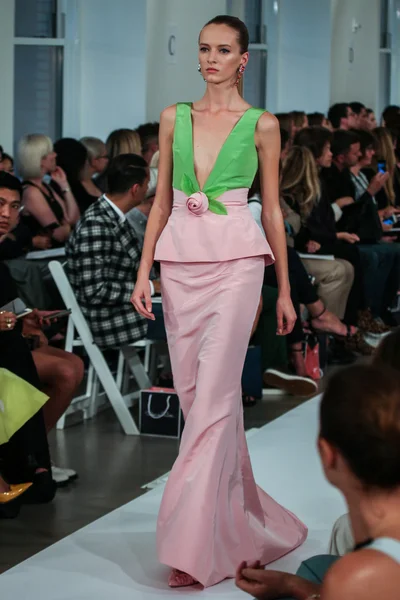 Oscar De La Renta pokaz mody podczas Mercedes-Benz Fashion Week — Zdjęcie stockowe
