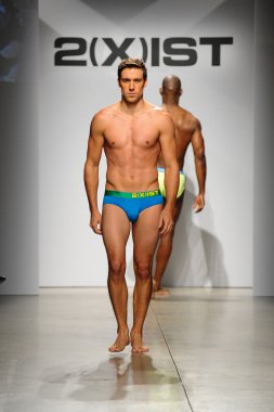 2 (X) IST erkekler bahar yaz 2015 pist göster