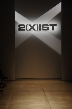 2 (X) IST erkekler bahar yaz 2015 pist göster