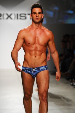 2 (X) IST erkekler bahar yaz 2015 pist göster