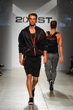 2 (X) IST erkekler bahar yaz 2015 pist göster