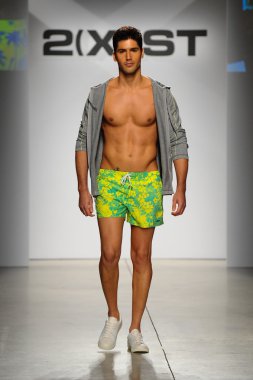 2 (X) IST erkekler bahar yaz 2015 pist göster