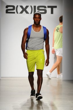 2 (X) IST erkekler bahar yaz 2015 pist göster