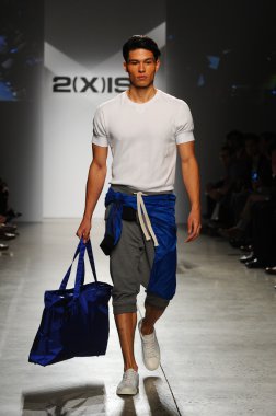 2 (X) IST erkekler bahar yaz 2015 pist göster