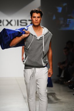 2 (X) IST erkekler bahar yaz 2015 pist göster