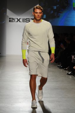 2 (X) IST erkekler bahar yaz 2015 pist göster