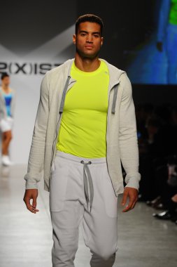 2 (X) IST erkekler bahar yaz 2015 pist göster