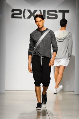 2 (X) IST erkekler bahar yaz 2015 pist göster