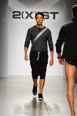 2 (X) IST erkekler bahar yaz 2015 pist göster