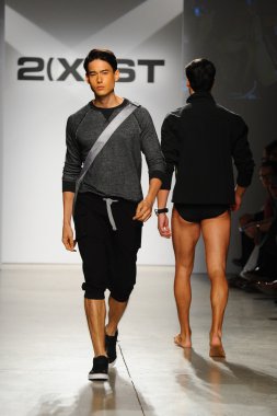 2 (X) IST erkekler bahar yaz 2015 pist göster