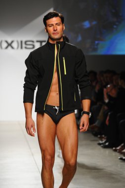 2 (X) IST erkekler bahar yaz 2015 pist göster