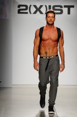 2 (X) IST erkekler bahar yaz 2015 pist göster