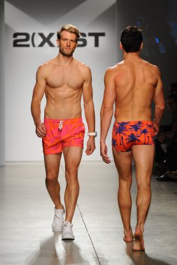 2 (X) IST erkekler bahar yaz 2015 pist göster