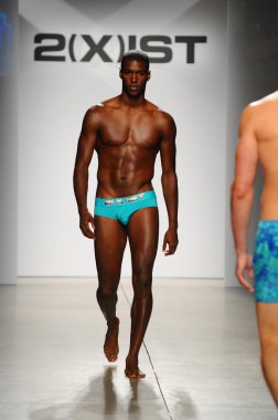 2 (X) IST erkekler bahar yaz 2015 pist göster