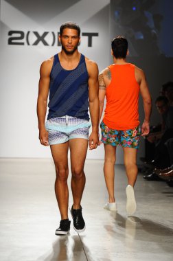 2 (X) IST erkekler bahar yaz 2015 pist göster