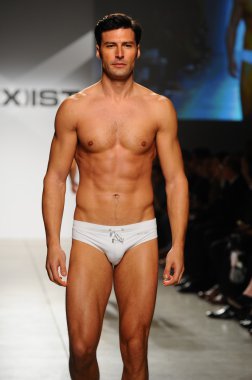 2 (X) IST erkekler bahar yaz 2015 pist göster