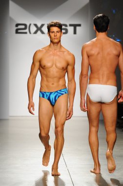 2 (X) IST erkekler bahar yaz 2015 pist göster