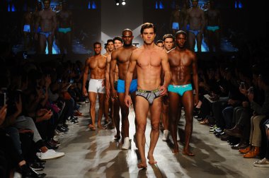 2 (X) IST erkekler bahar yaz 2015 pist göster