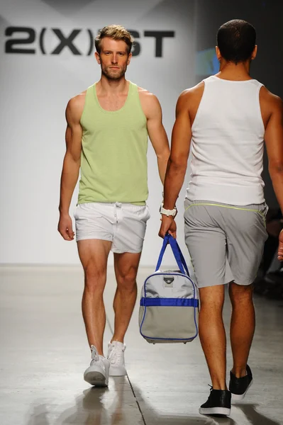 2 (X) IST Men 's Spring Summer 2015 Runway Show — стоковое фото