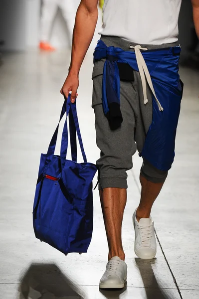 2 (X) IST Men 's Spring Summer 2015 Runway Show — стоковое фото