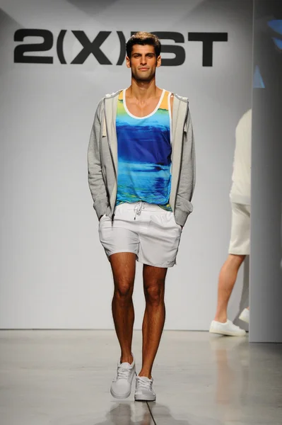 2 (X) IST Men 's Spring Summer 2015 Runway Show — стоковое фото