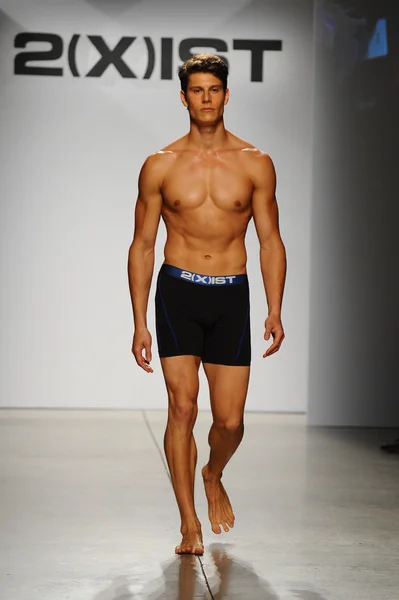 2 (X) IST Men 's Spring Summer 2015 Runway Show — стоковое фото