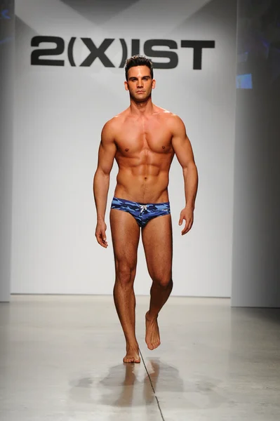 2(X)IST Men's Spring Summer 2015 Runway Show — Stock Photo, Image