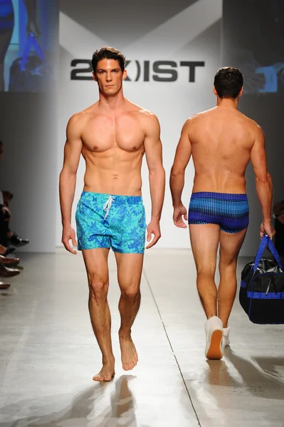 2 (X) IST erkekler bahar yaz 2015 pist göster