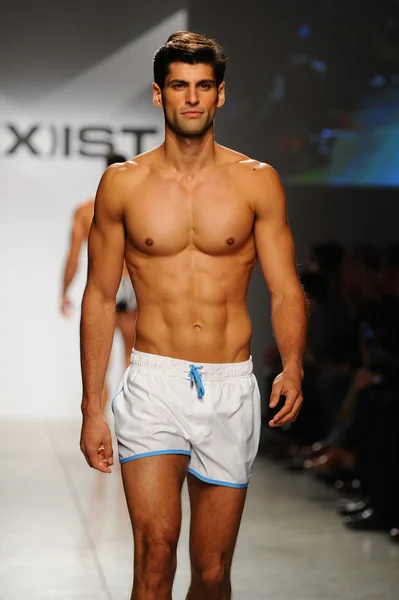 2 (X) IST Men 's Spring Summer 2015 Runway Show — стоковое фото