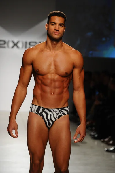 2(X)IST Men's Spring Summer 2015 Runway Show — Stock Photo, Image