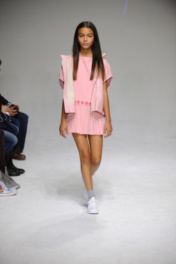 Bonnie Young önizleme petite geçit töreni çocuklar moda haftası