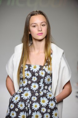 Bonnie Young önizleme petite geçit töreni çocuklar moda haftası