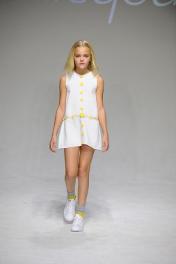 Bonnie Young önizleme petite geçit töreni çocuklar moda haftası