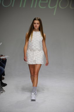 Bonnie Young önizleme petite geçit töreni çocuklar moda haftası