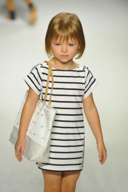 Chloe önizleme petite geçit töreni çocuklar moda haftası