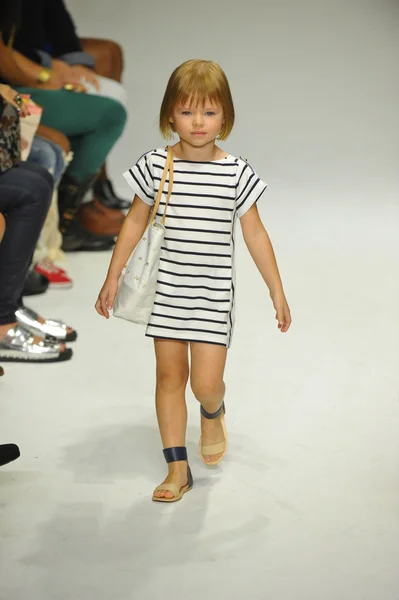 Chloe Preview bei der zierlichen Parade Kids Fashion Week — Stockfoto