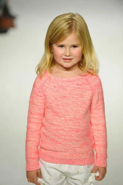 Chloe preview bij petite Parade Kids Fashion Week — Stockfoto