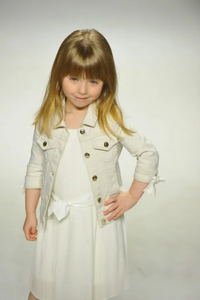 Vista previa de Chloe en petite PARADE Kids Fashion Week —  Fotos de Stock