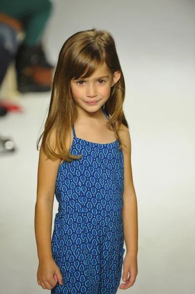 Chloe preview at petite PARADE Kids Fashion Week — Stock Photo, Image