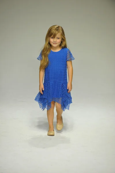 Chloe preview at petite PARADE Kids Fashion Week — Stock Photo, Image