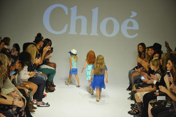 Chloe förhandsvisning på petite Parade Kids Fashion Week — Stockfoto