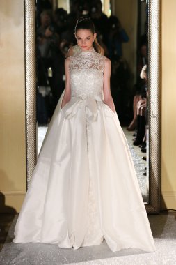 Oleg Cassini sonbahar 2015 gelinlik koleksiyonu