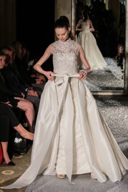 Oleg Cassini sonbahar 2015 gelinlik koleksiyonu