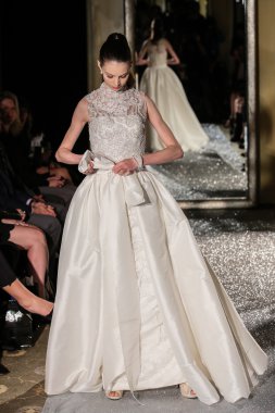 Oleg Cassini sonbahar 2015 gelinlik koleksiyonu