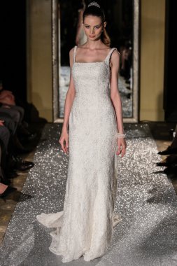Oleg Cassini sonbahar 2015 gelinlik koleksiyonu
